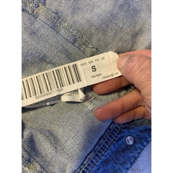 Stradivarius Womens Jean Jacket Distressed Frayed Sleeveless Size Small Sm - Picture 4 of 4